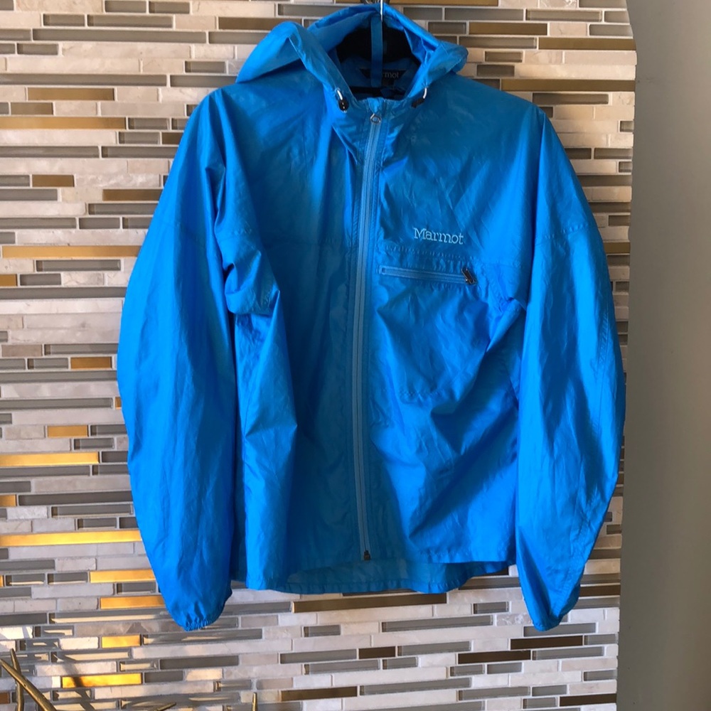 Marmot Women’s S flyweight windjacket.
